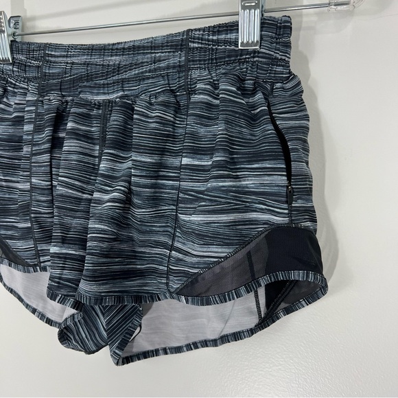 Lululemon Hotty Hot Short II Low Tide Alpine White Black Size 6 - Picture 5 of 8